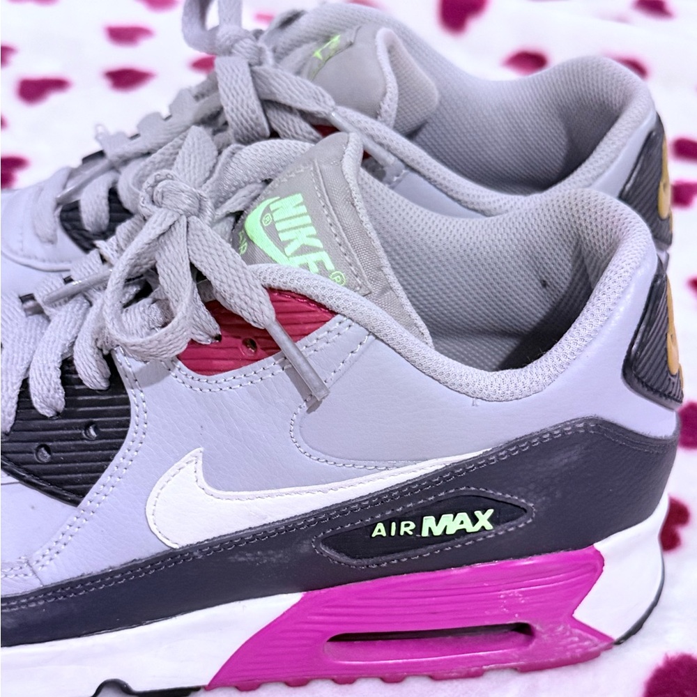 Nike Air Max Women's Sneakers, Light Gray and Magenta Sz 7Y Womens 9 Great - Picture 2 of 6